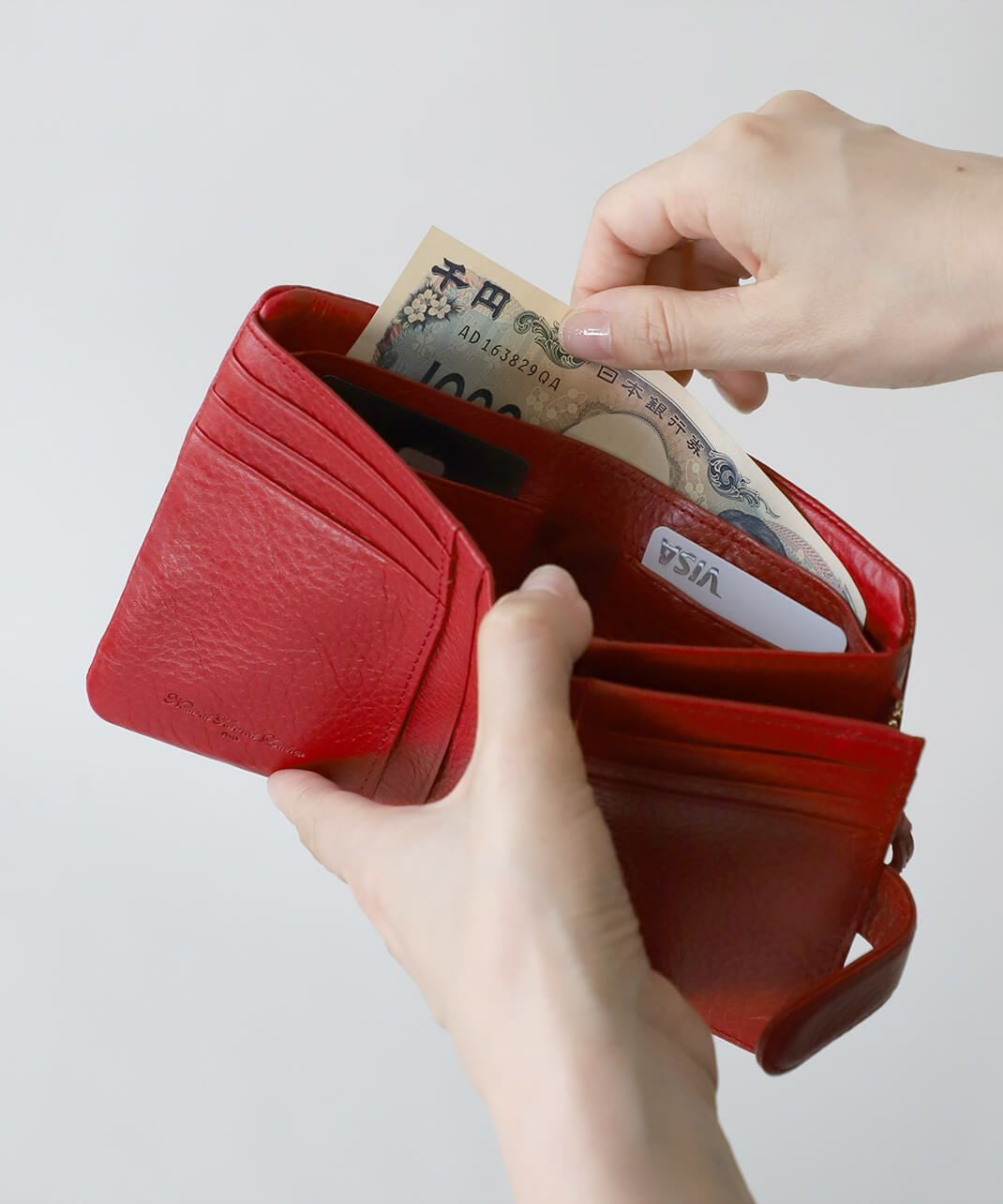 SLIP ONベルト付き二つ折りレザー財布 Arizona | mumokutekiオンライン