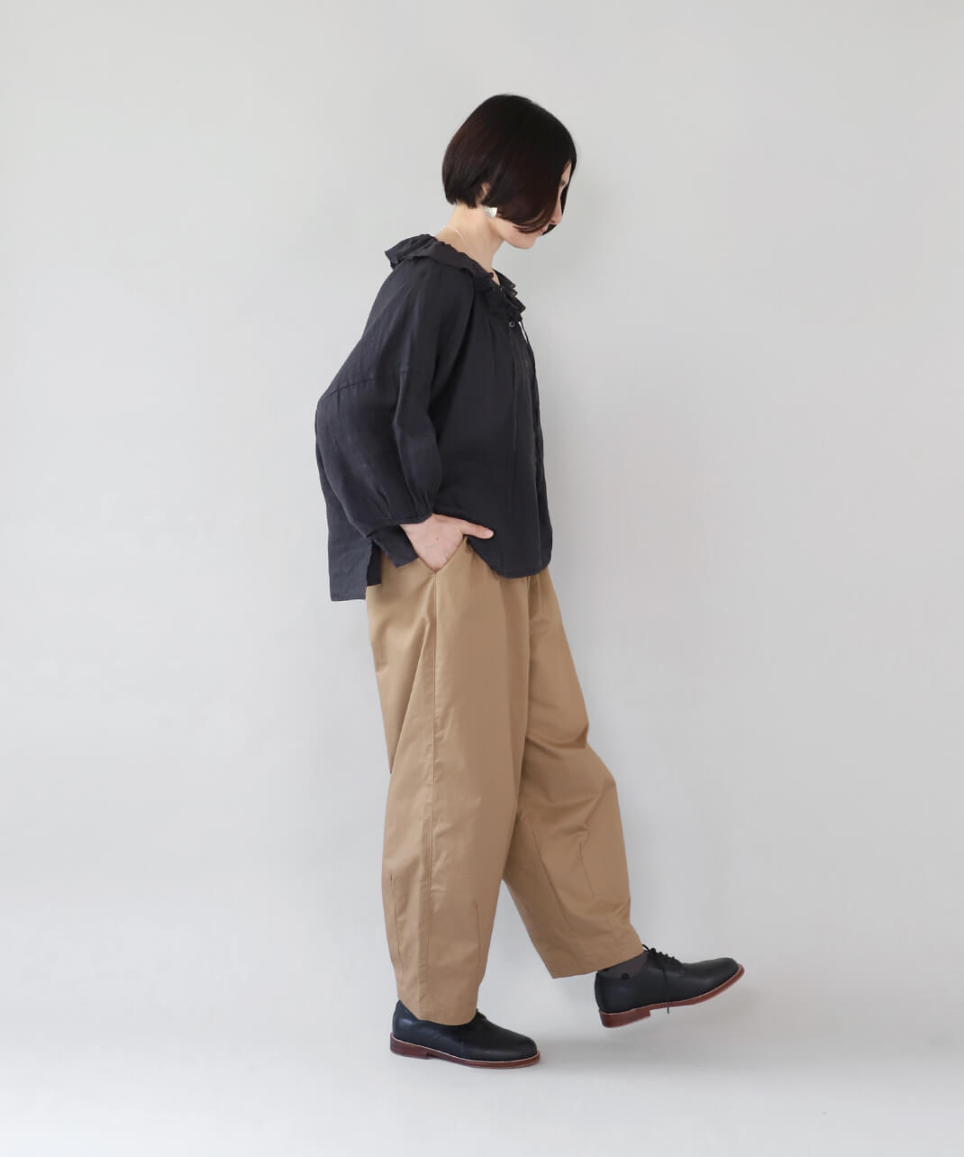 mumokuteki長さが選べる2サイズ展開のコクーンパンツ | mumokuteki