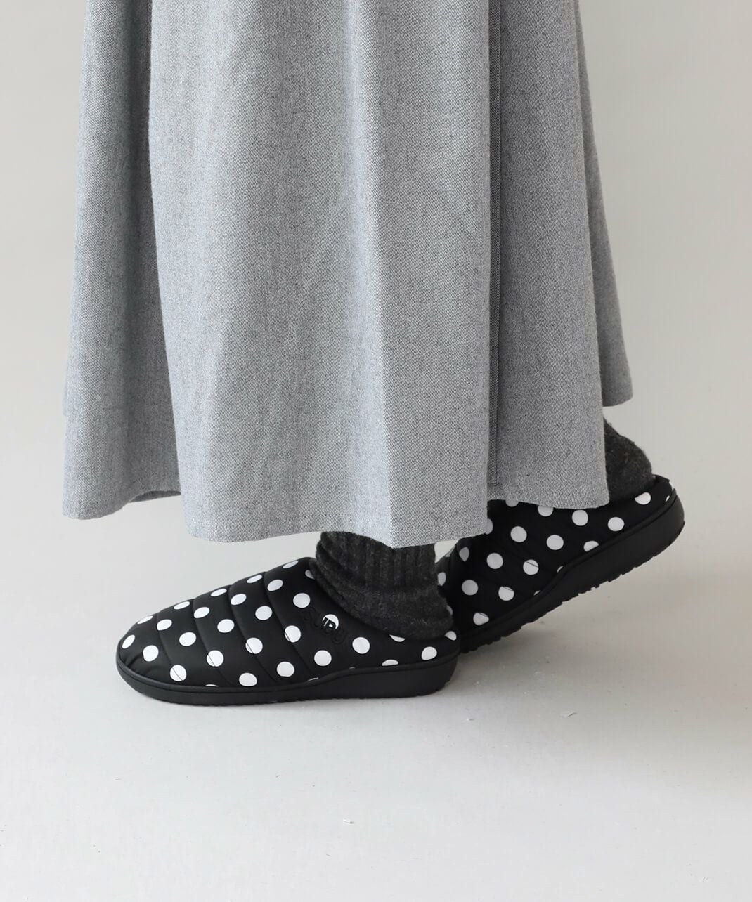 スチールグレー