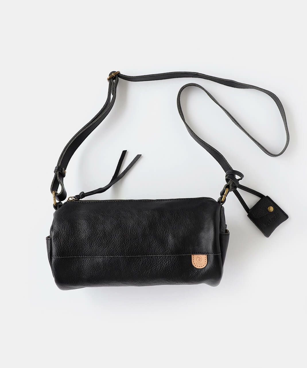 【toleur】カウレザー ロールショルダー　新品　タグ付き toleur（トーラ） ショルダーバッグ バッグ カウレザーロール