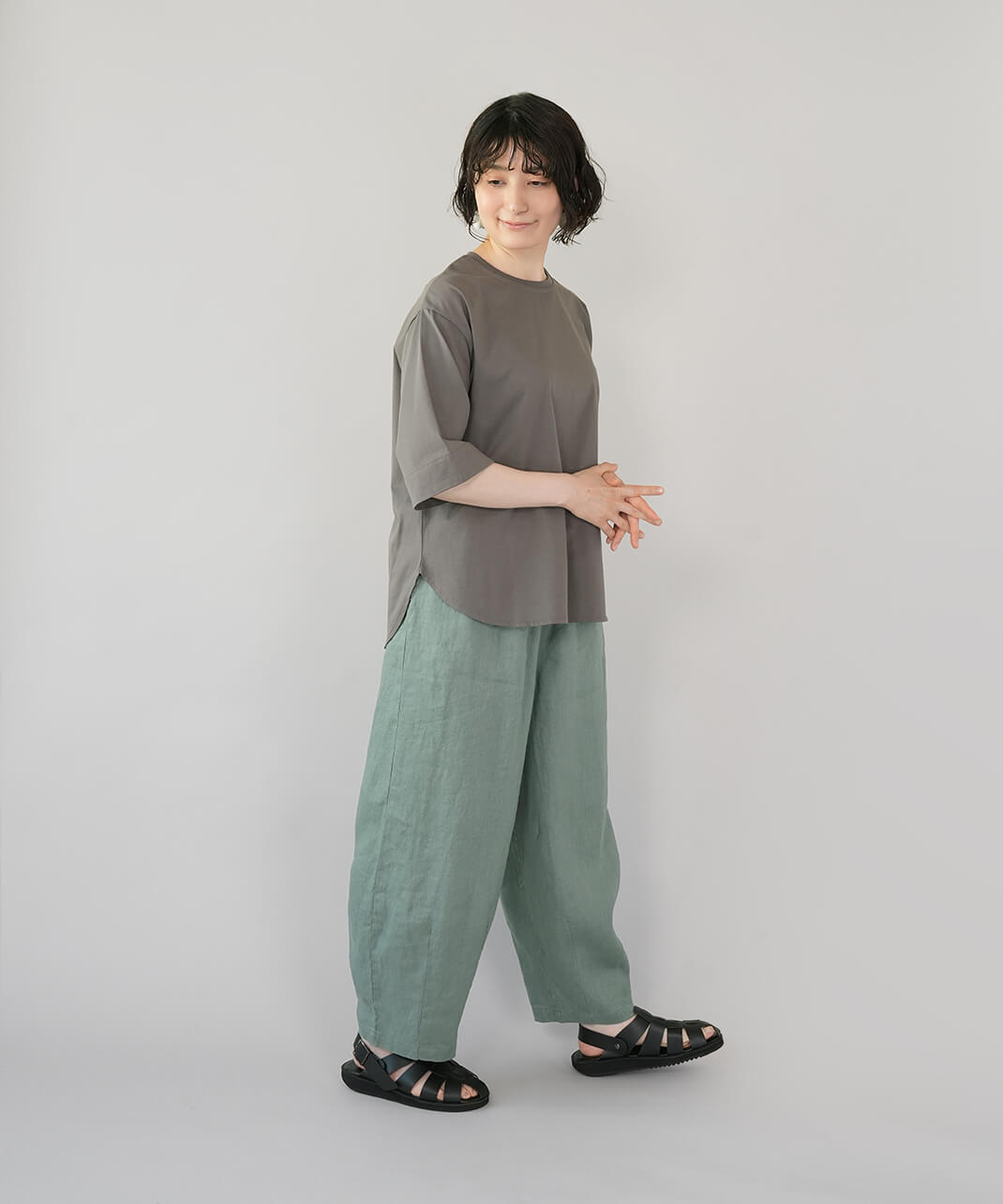 mumokuteki長さが選べる2サイズ展開のリネンコクーンパンツ