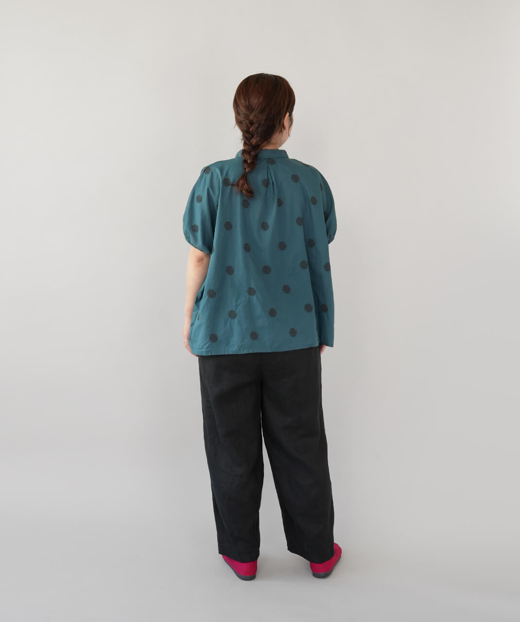 mumokuteki長さが選べる2サイズ展開のリネンコクーンパンツ
