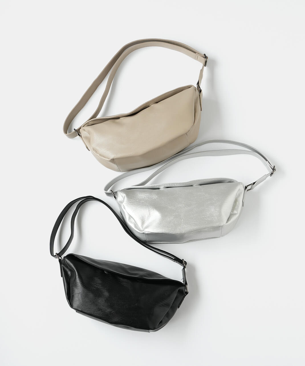 mumokutekiやわらか合皮のジップショルダーバッグ | mumokuteki