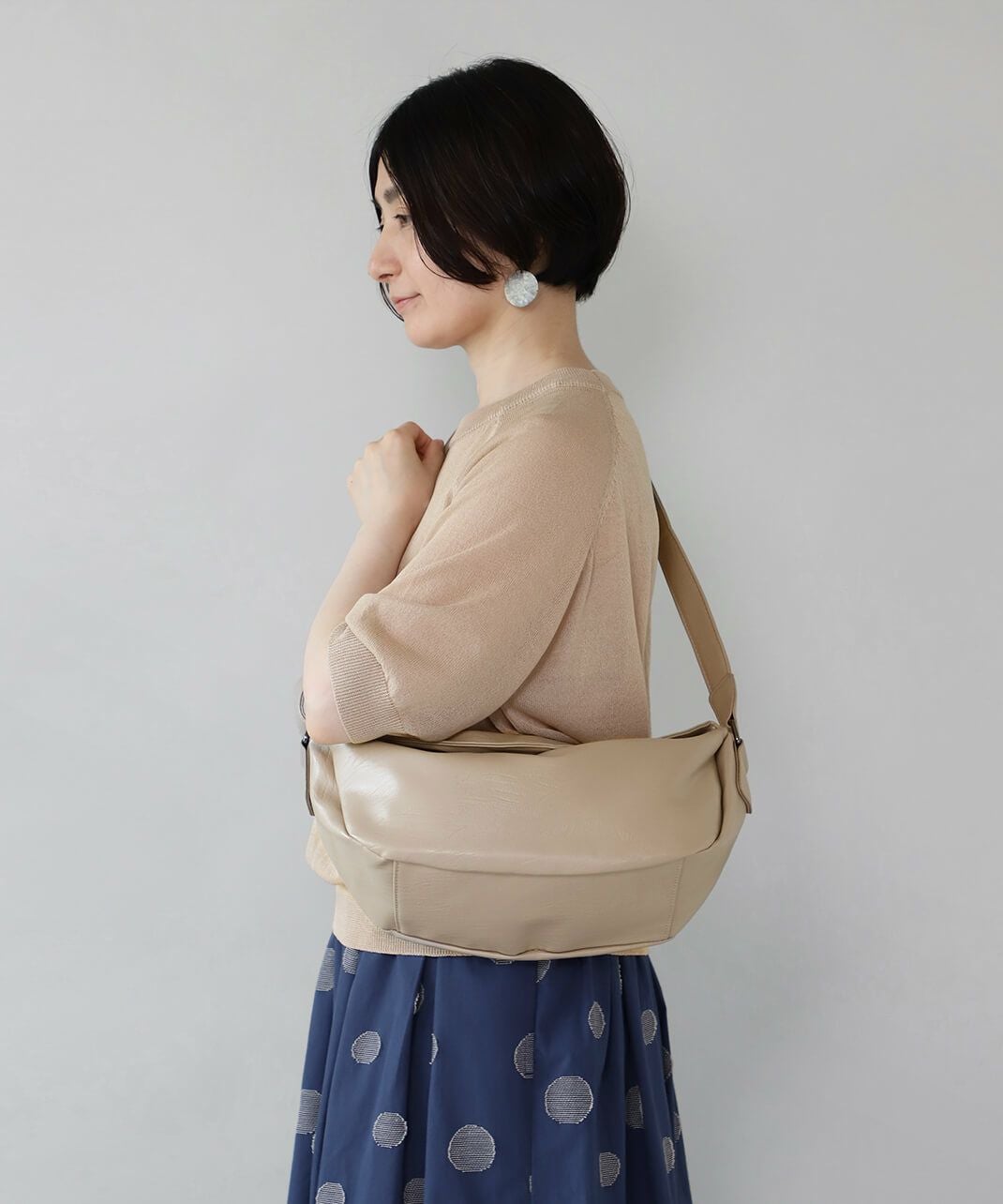 mumokutekiやわらか合皮のジップショルダーバッグ | mumokuteki