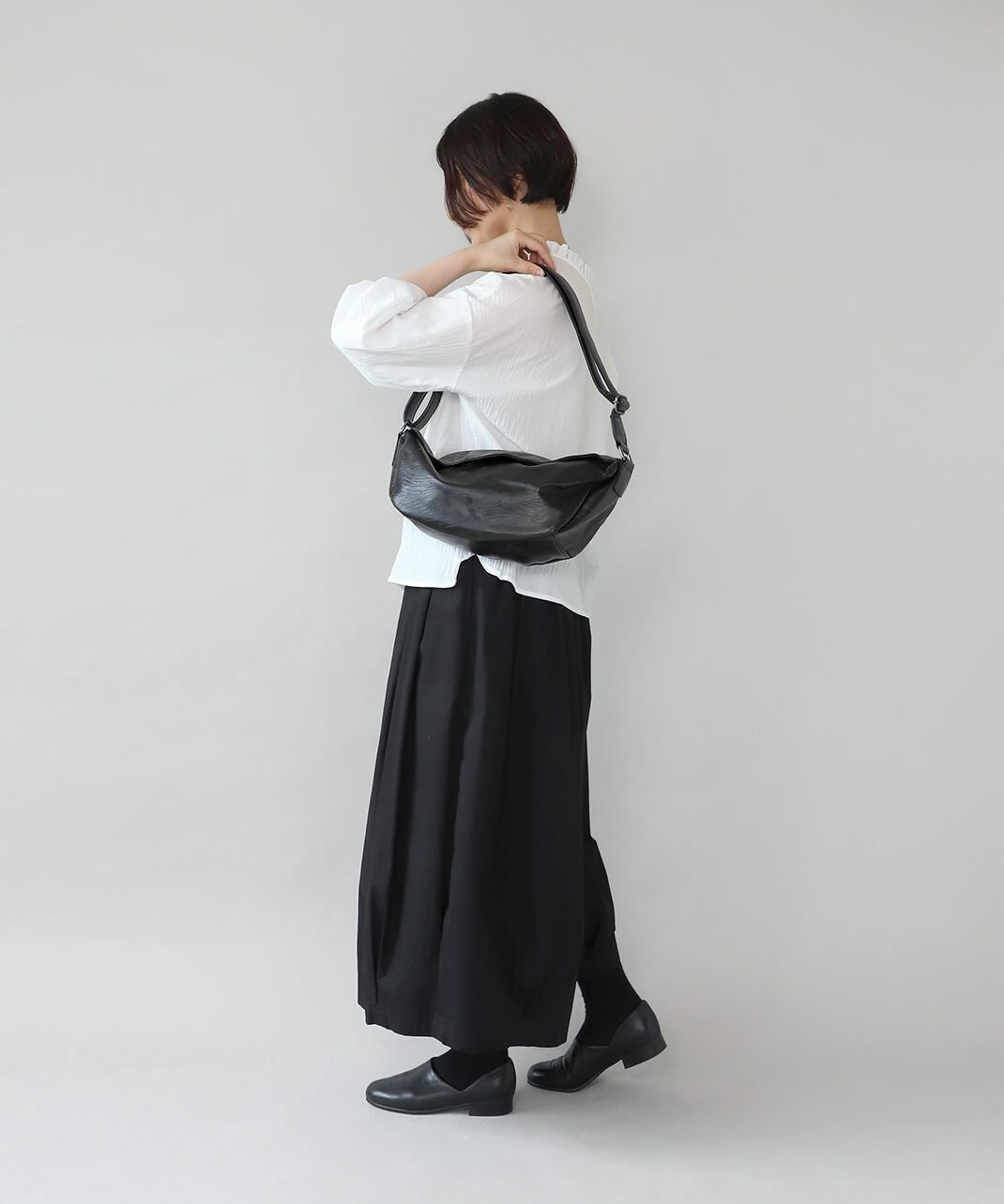 mumokutekiやわらか合皮のジップショルダーバッグ | mumokuteki