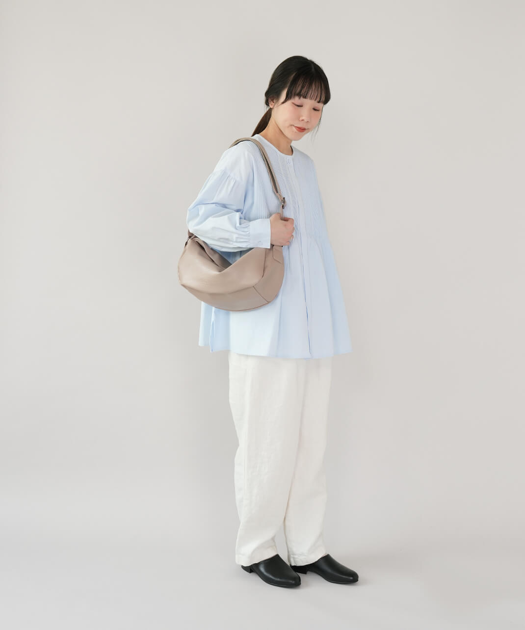 mumokutekiやわらか合皮のジップショルダーバッグ | mumokuteki