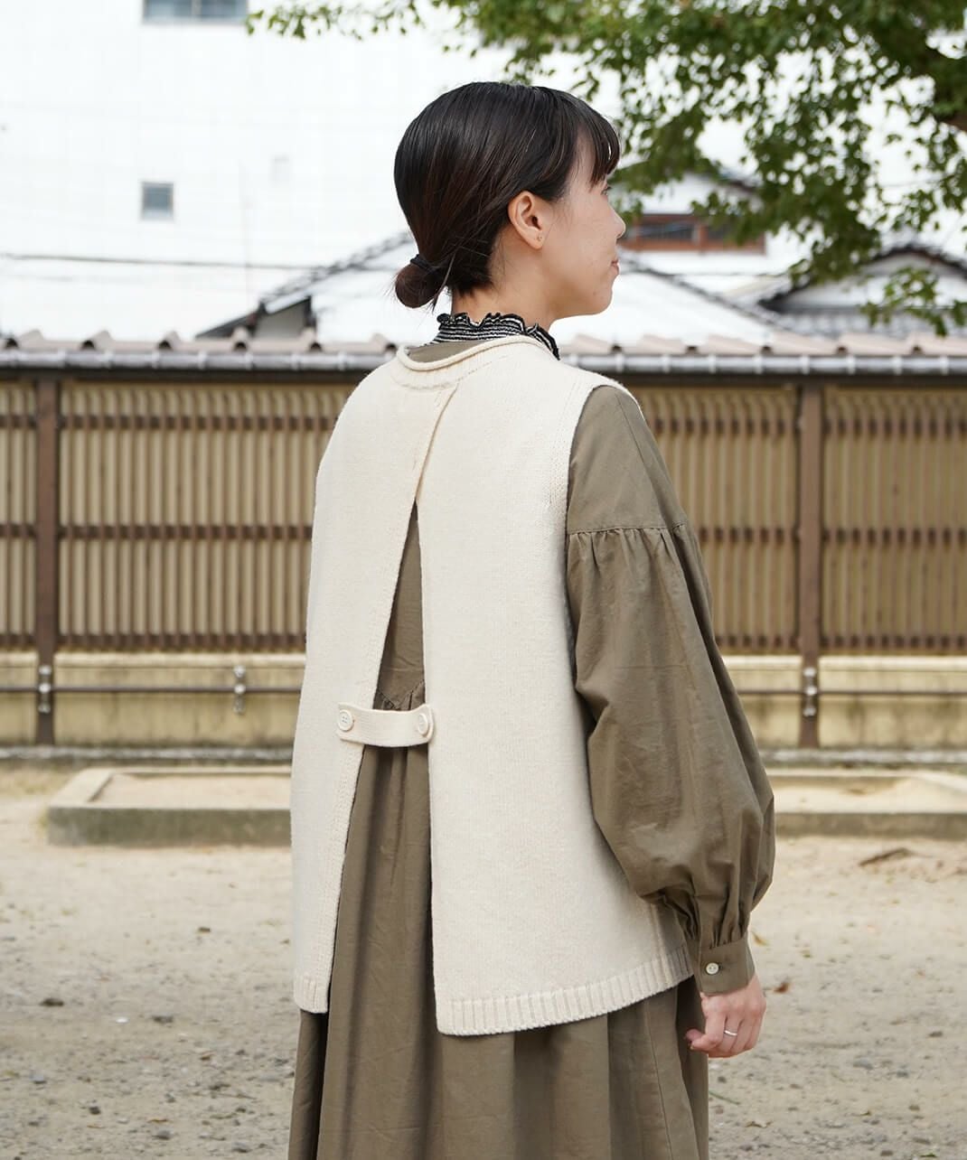 mumokutekiメリノウール100％うしろ開きニットベスト | mumokuteki