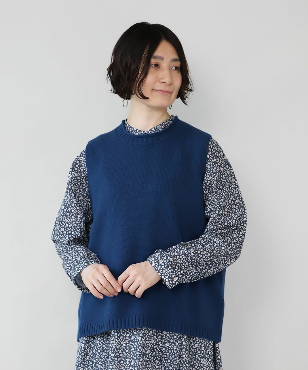 mumokutekiメリノウール100％うしろ開きニットベスト | mumokuteki