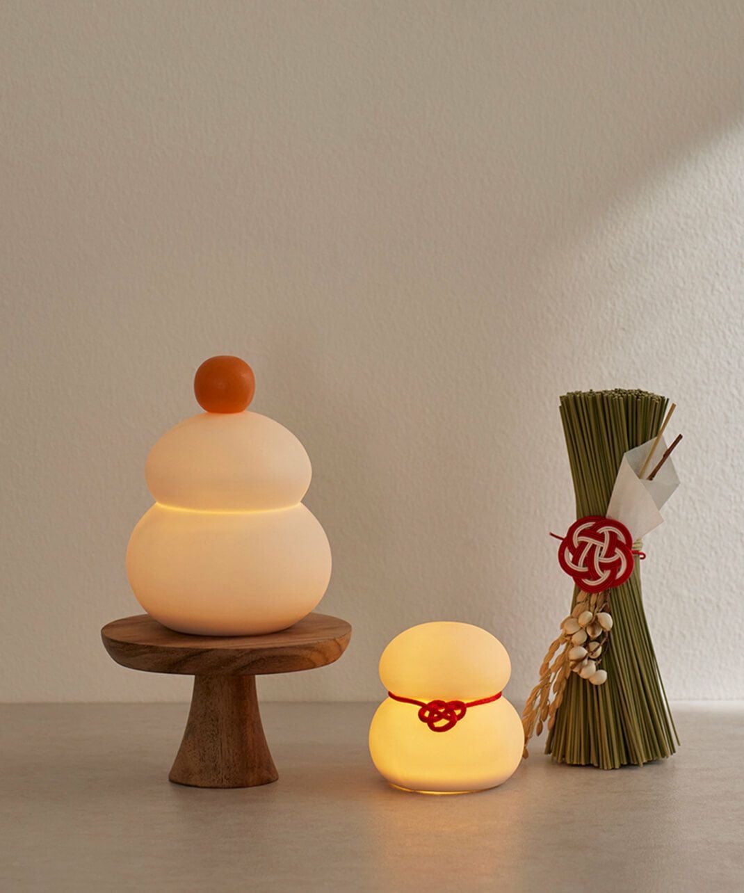 shesay鏡餅のオブジェとしても使える半磁器のLEDライト雪だるま