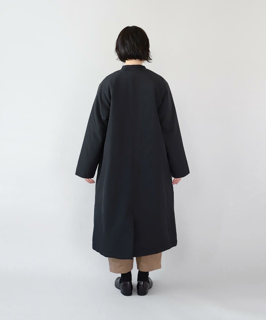 mumokuteki軽くて暖かい中綿入りノーカラーロングコート | mumokuteki