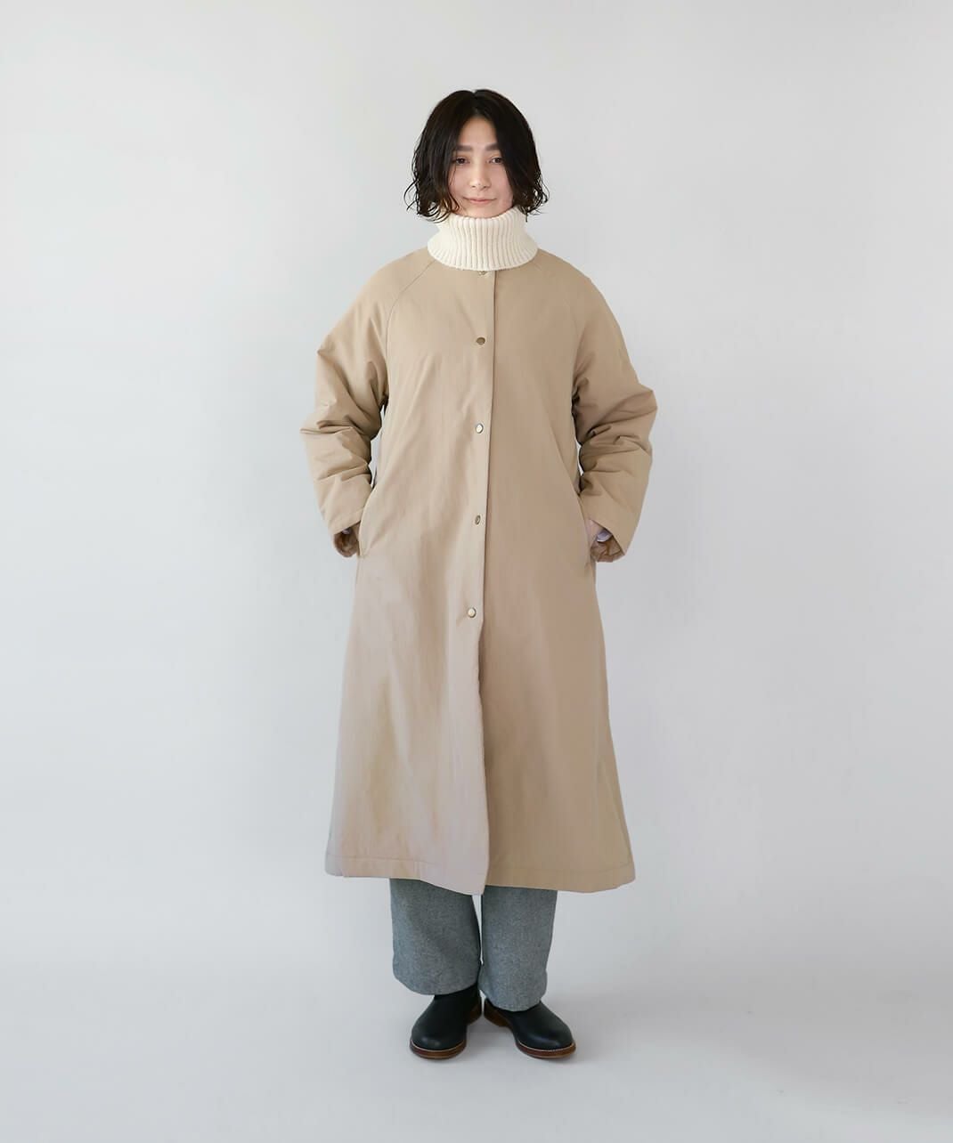 mumokuteki軽くて暖かい中綿入りノーカラーロングコート | mumokuteki