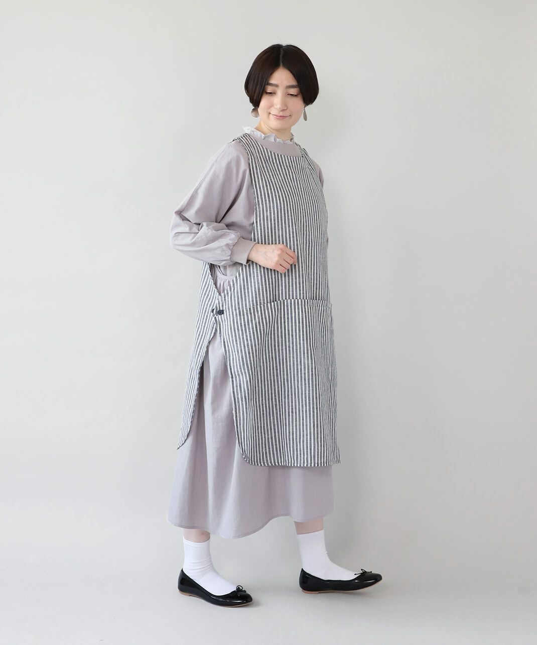 mumokutekiコットンリネンのノースリーブエプロン | mumokuteki