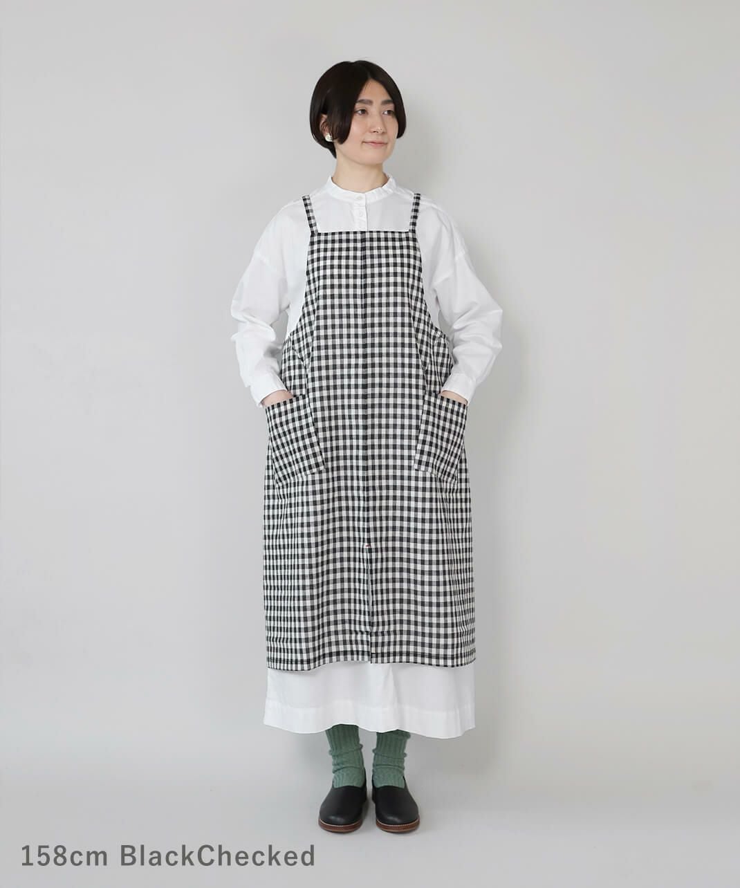 mumokutekiコットンリネンのフロントスリットエプロン | mumokuteki