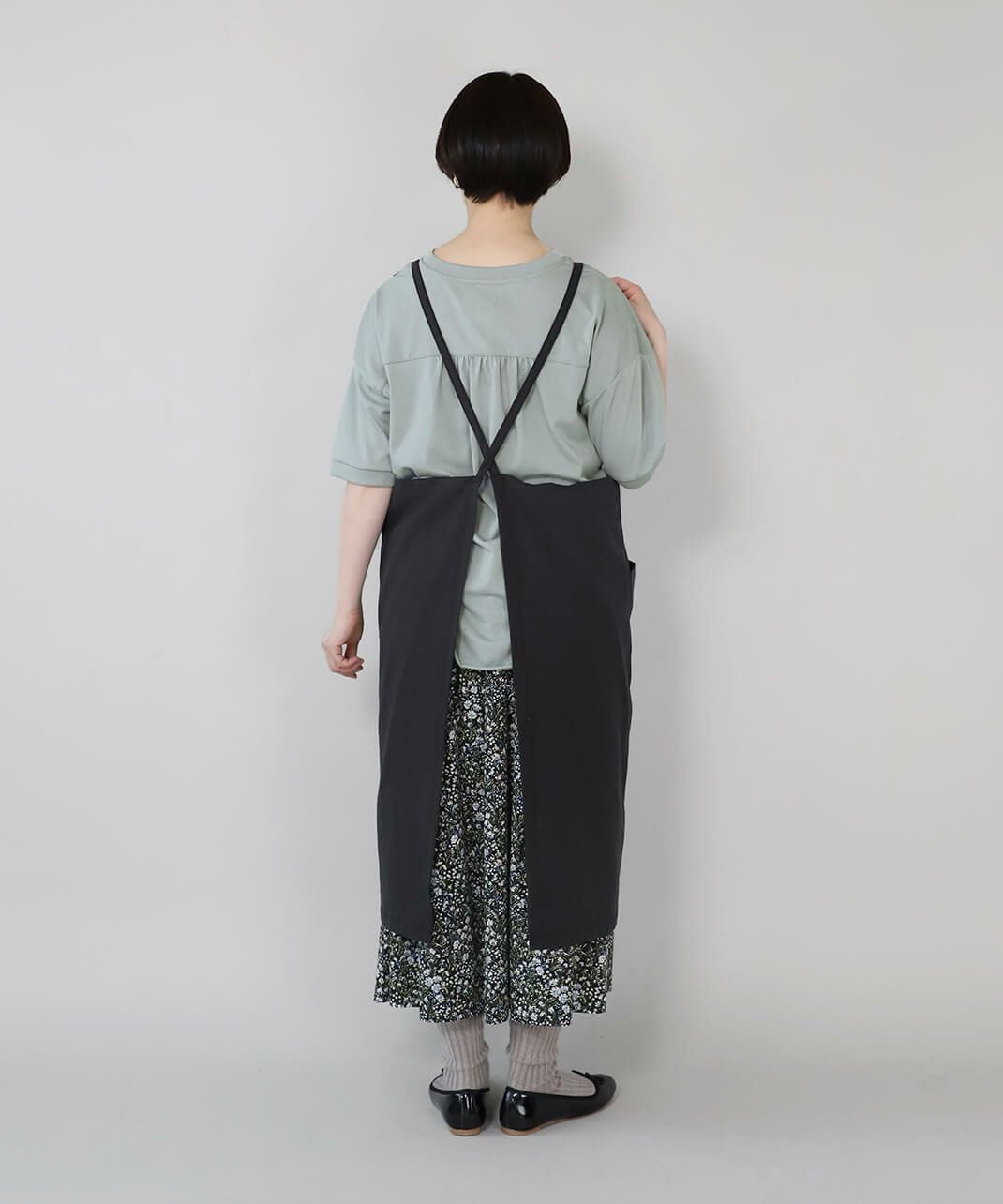 mumokutekiコットンリネンのフロントスリットエプロン | mumokuteki