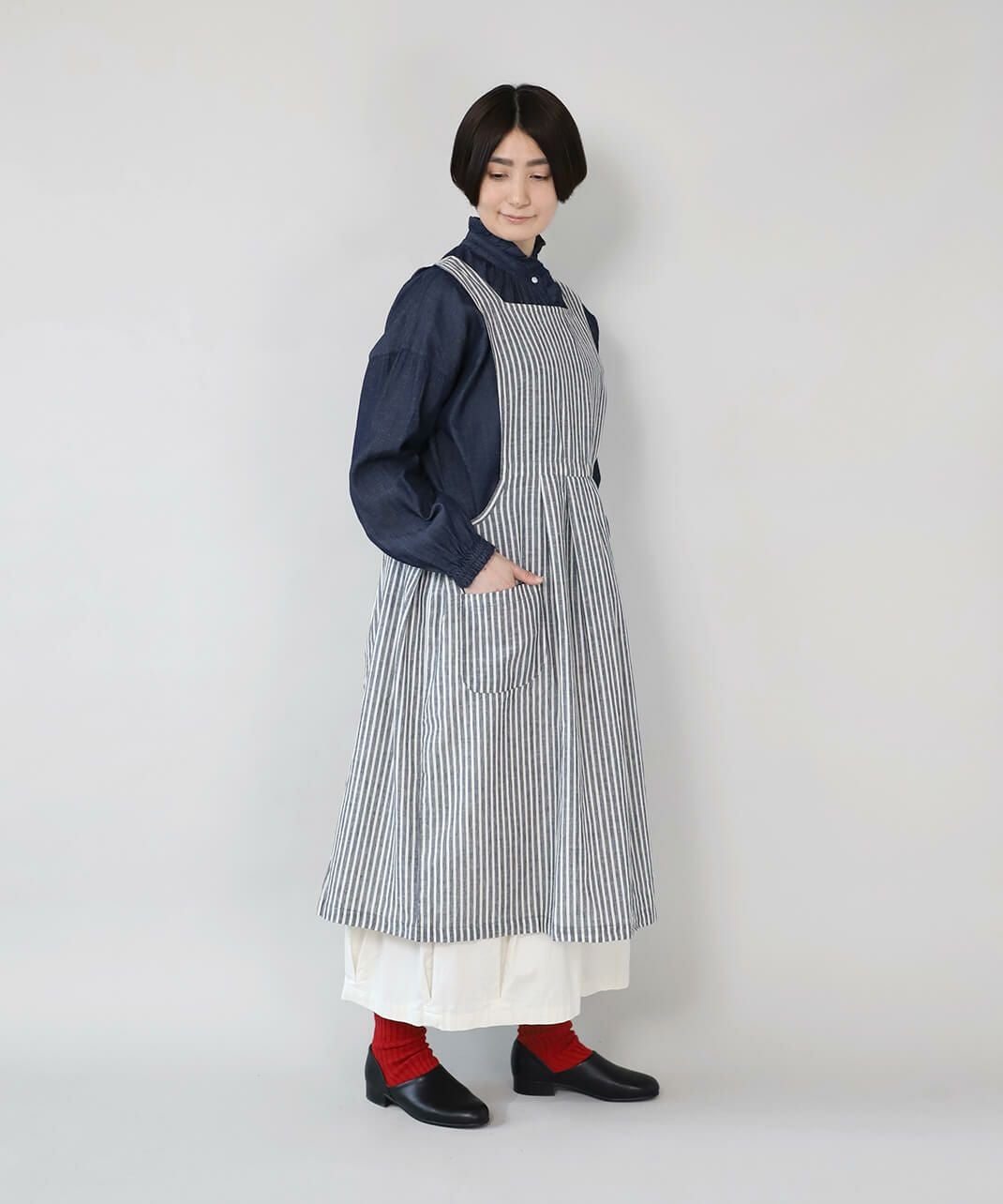 mumokutekiコットンリネンのウエスト切り替えタックエプロン