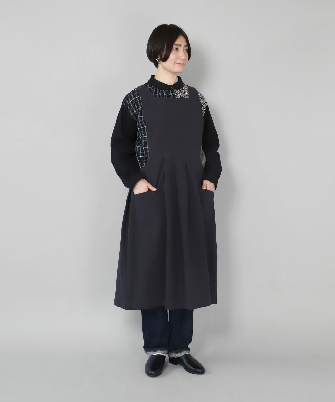 mumokutekiコットンリネンのウエスト切り替えタックエプロン