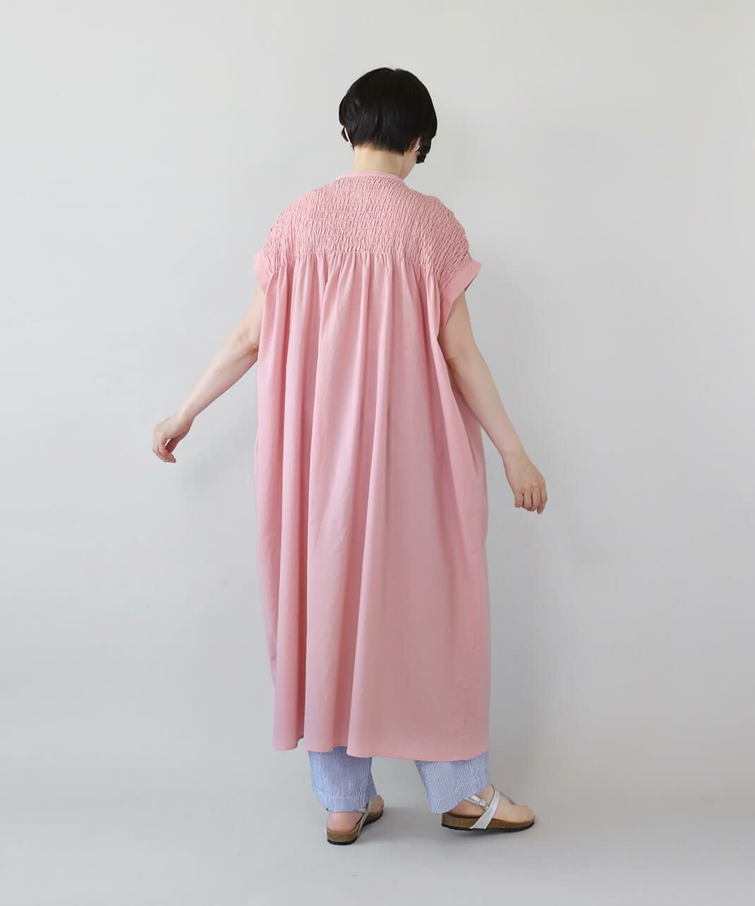 ista-ireフレンチスリーブのシャーリングワンピース | mumokuteki