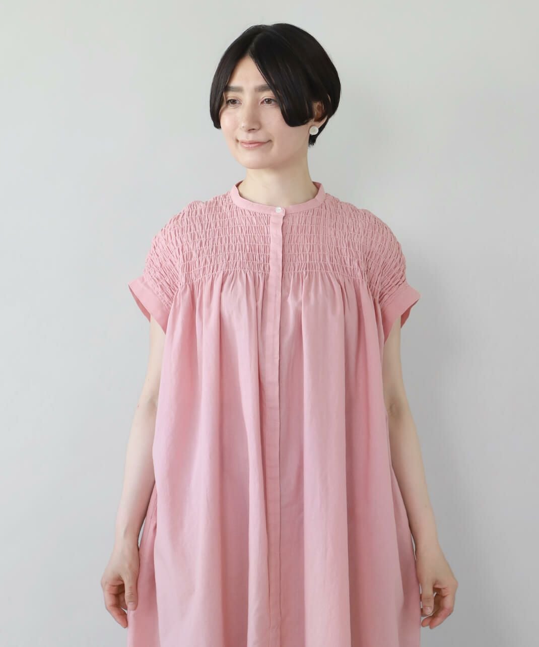 ista-ireフレンチスリーブのシャーリングワンピース | mumokuteki