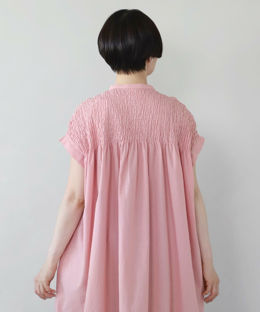 ista-ireフレンチスリーブのシャーリングワンピース | mumokuteki