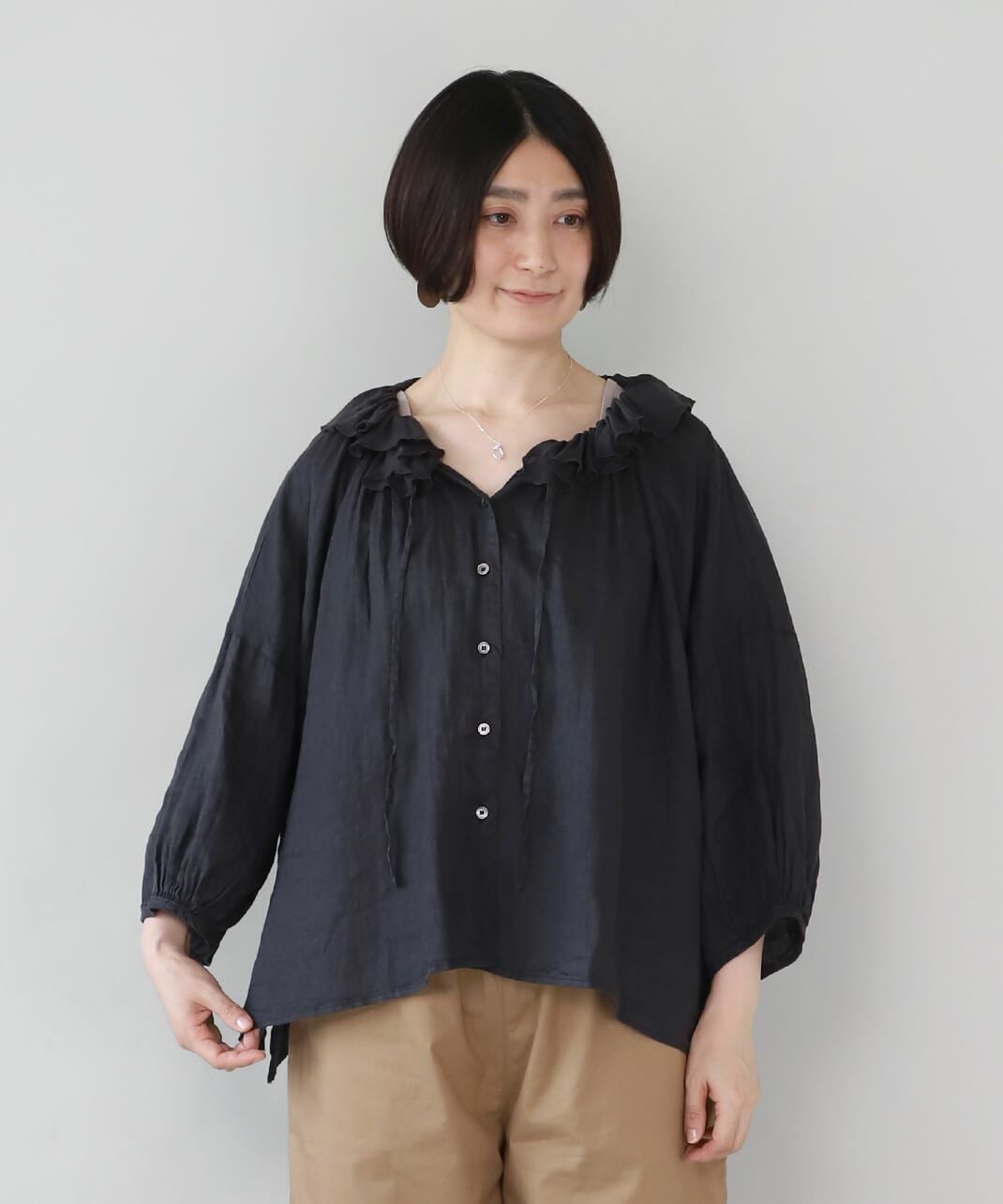 20%off】UNPLEフレンチリネンのフリルカラーブラウス | mumokuteki