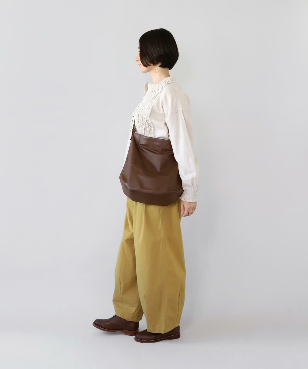 ONEPAIRED撥水レザーとても軽くてやわらかい牛革ワンショルダーバッグ