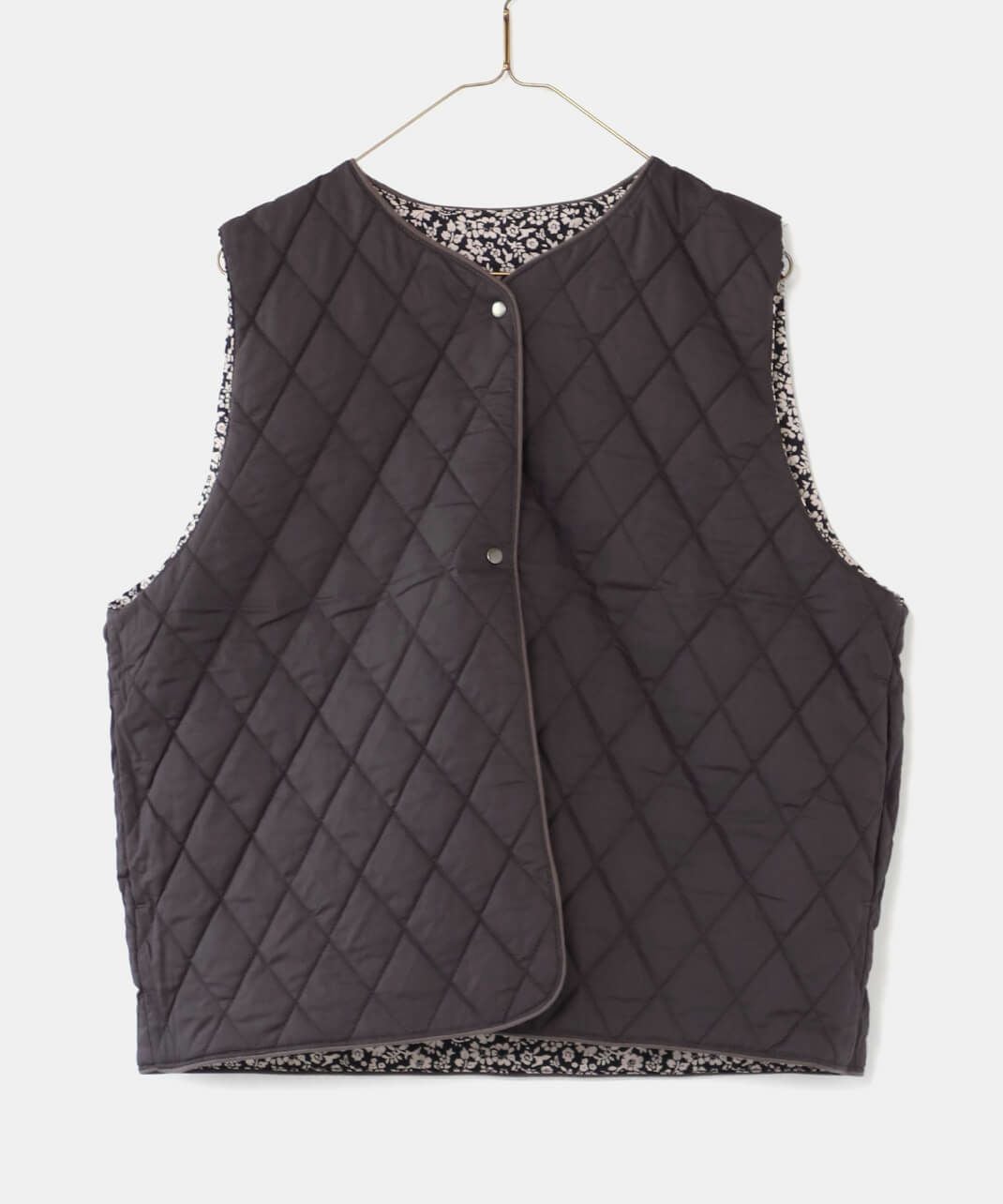 mumokuteki花柄と無地の中綿リバーシブルベスト | mumokuteki