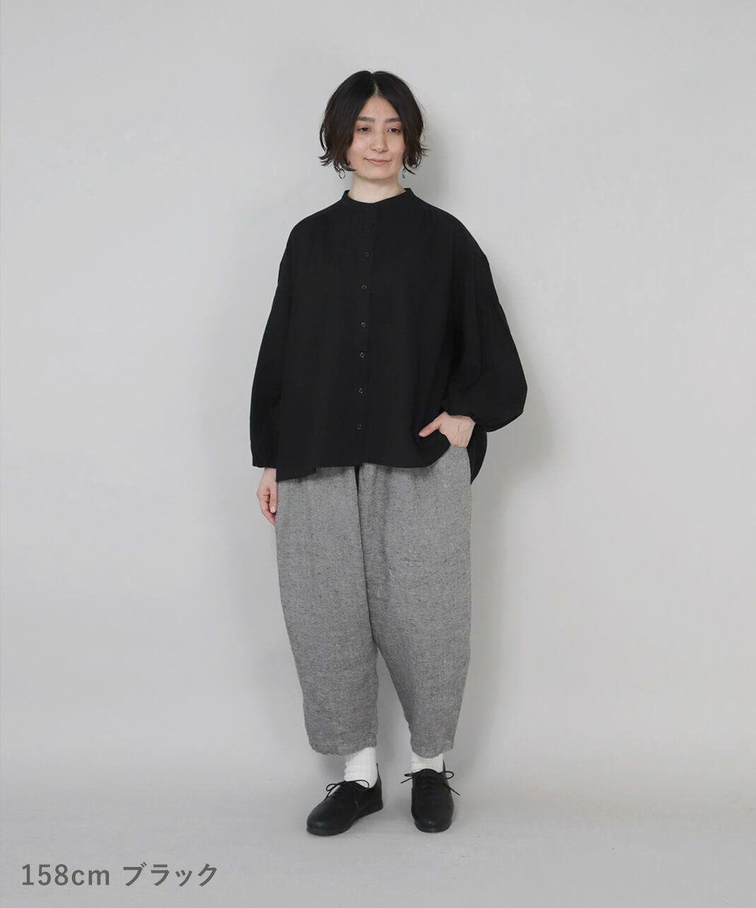 mumokutekiふわりと軽いバンドカラーのギャザーブラウス | mumokuteki