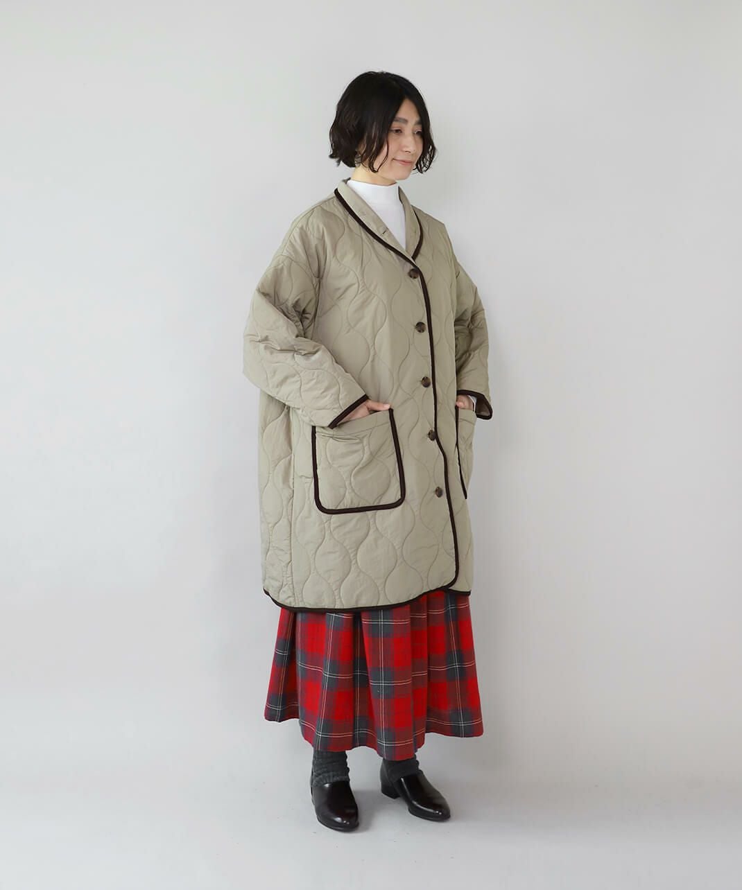 YURK geniet vanショールカラーのパイピングキルティングコート