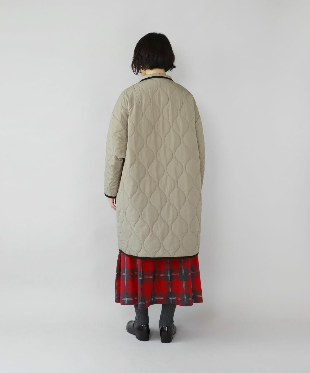 YURK geniet vanショールカラーのパイピングキルティングコート