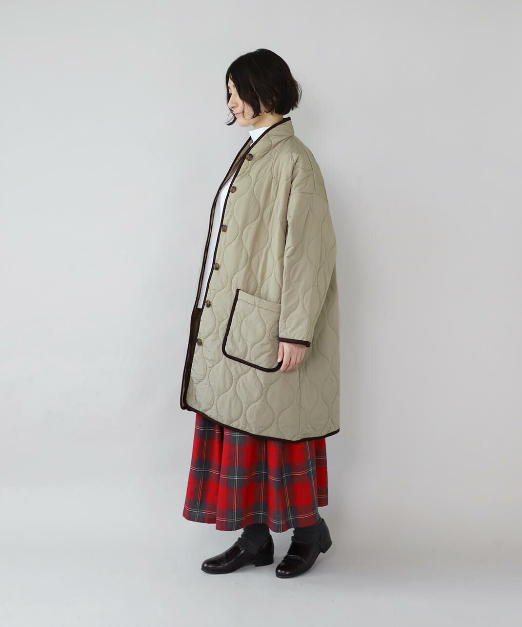 YURK geniet vanショールカラーのパイピングキルティングコート