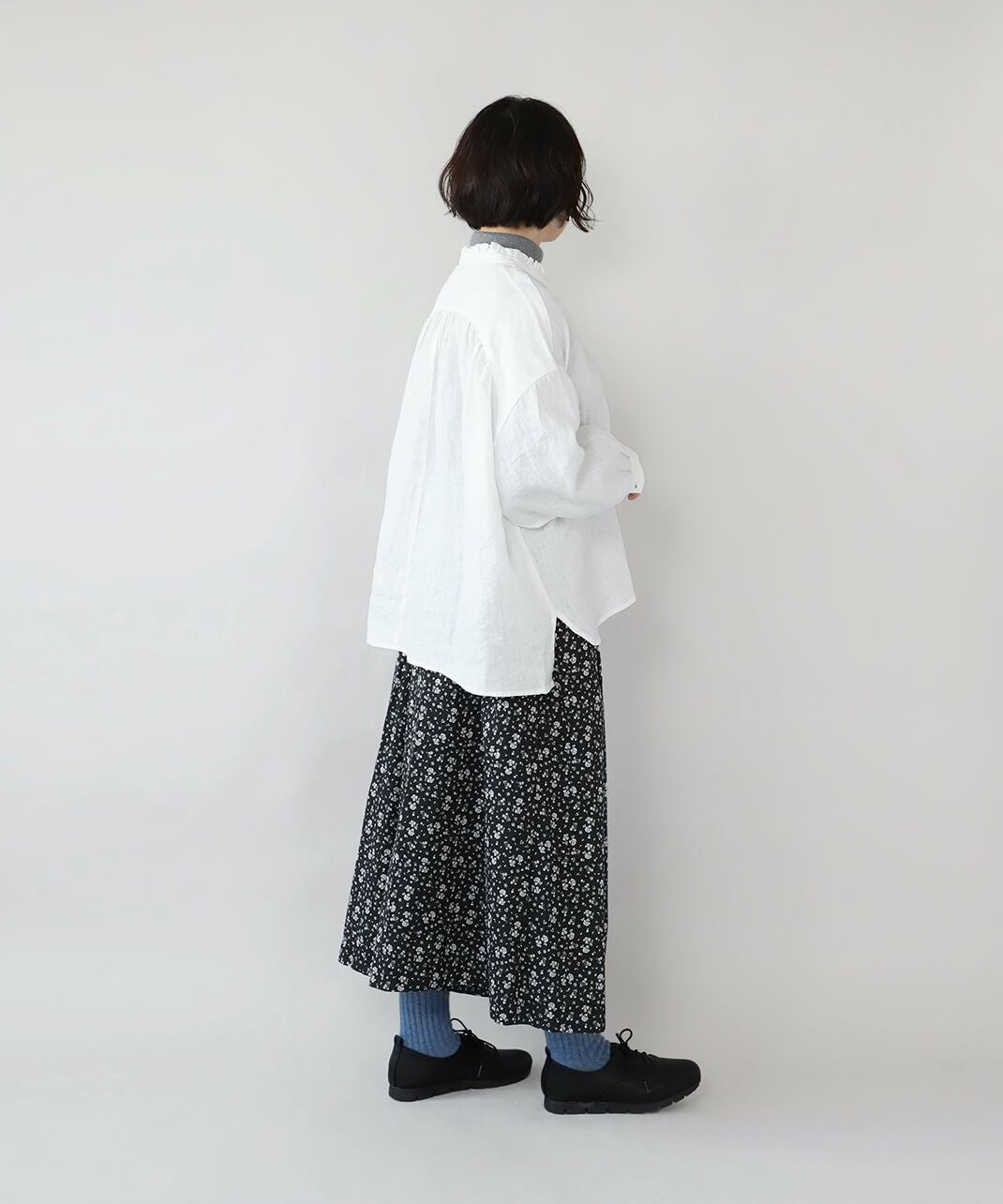 YURK geniet vanリネンのワイドフリルブラウス | mumokutekiオンライン
