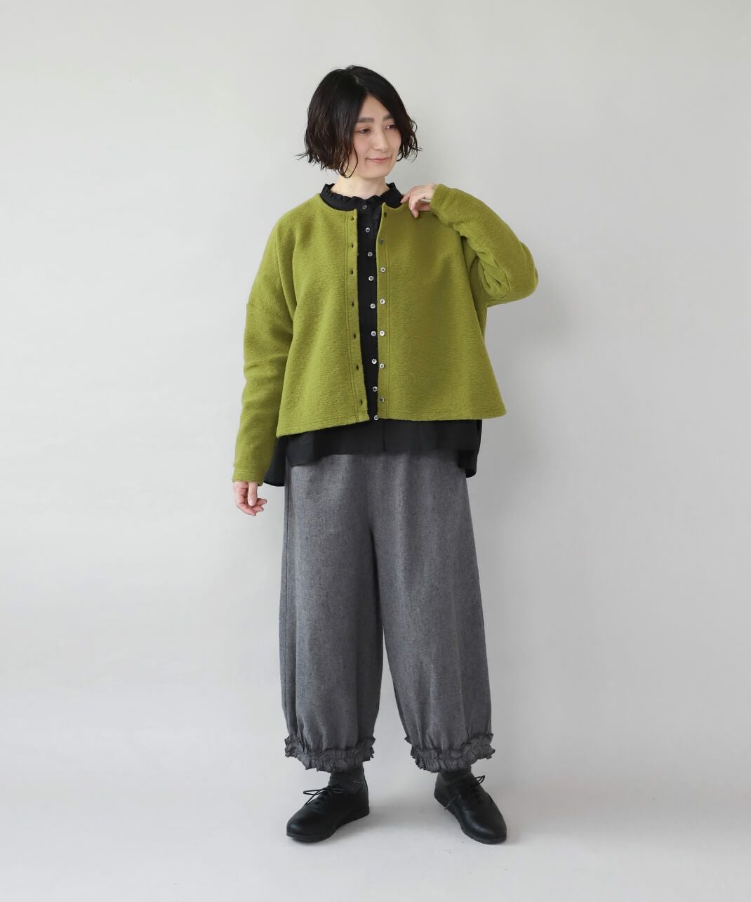YURK geniet vanリネンのワイドフリルブラウス | mumokutekiオンライン