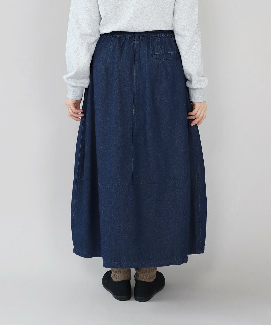 mumokuteki柔らかいデニムのギャザーバルーンスカート | mumokuteki