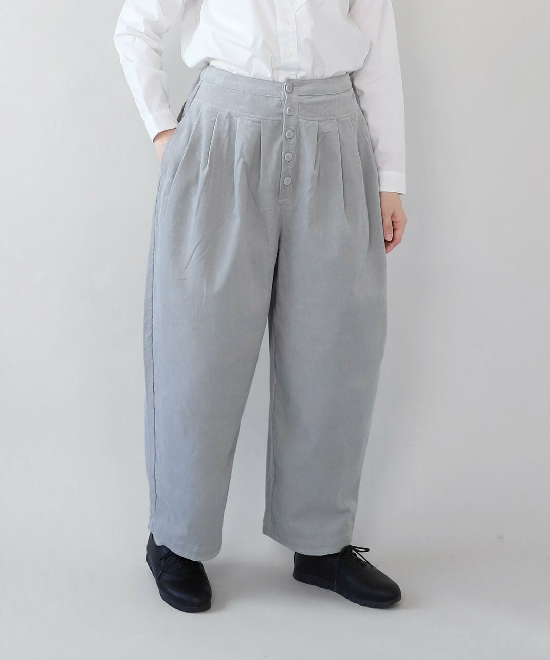 30%off】HEAVENLYくるみボタンのコーデュロイタックパンツ