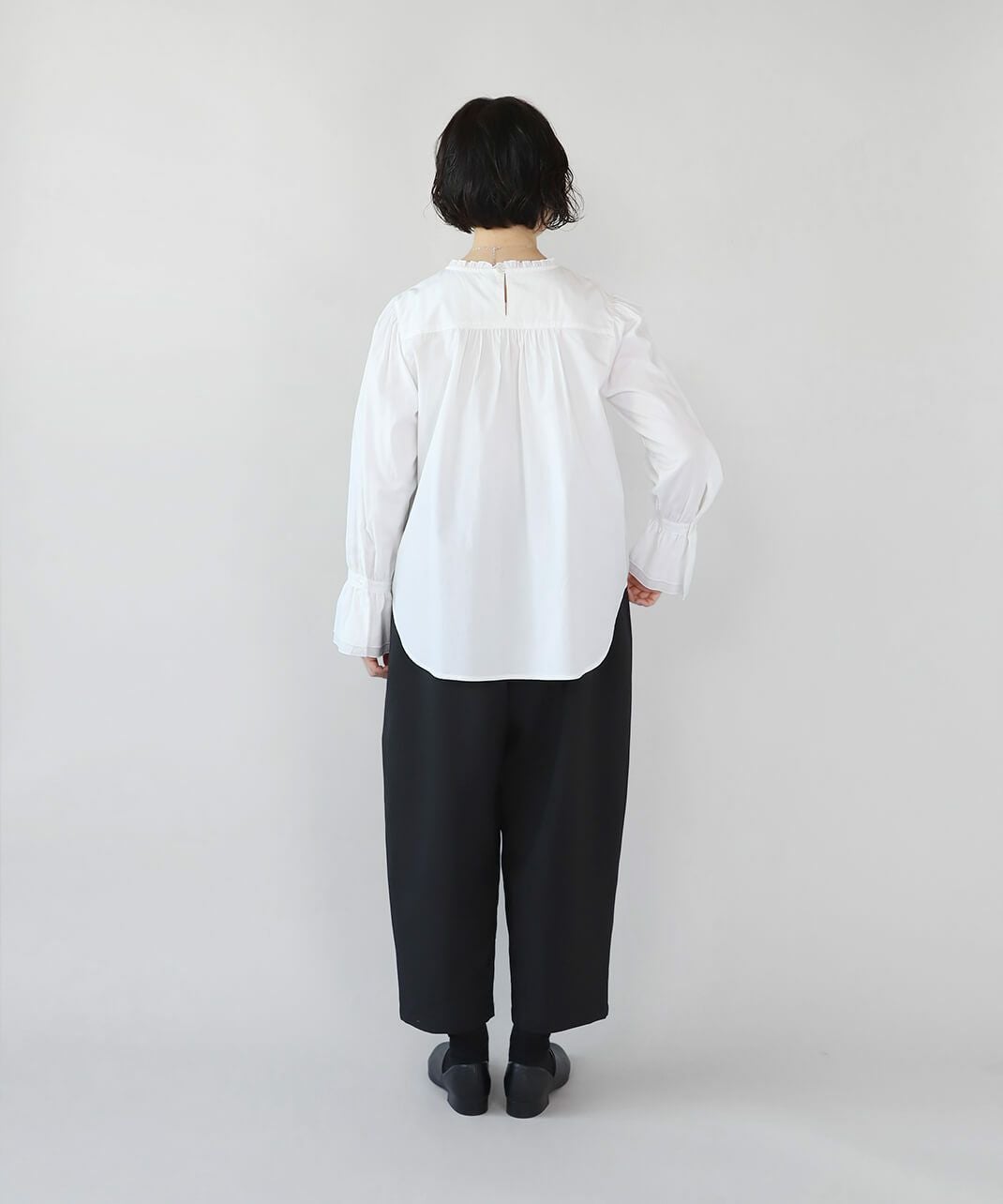 20%off】un cinqフォーマル対応フリルネックブラウス | mumokuteki