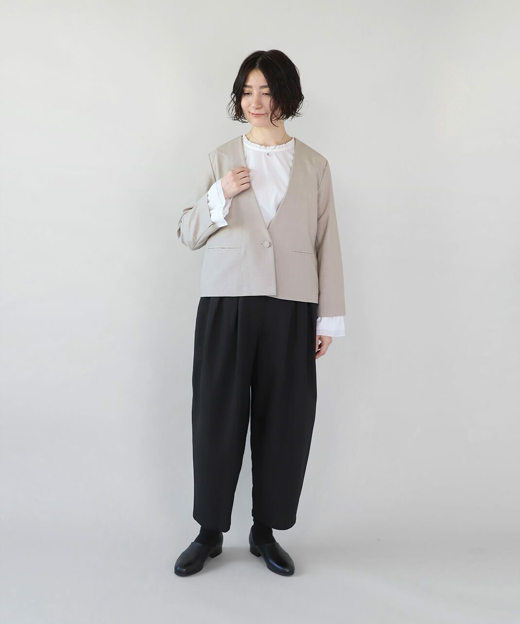 20%off】un cinqフォーマル対応フリルネックブラウス | mumokuteki