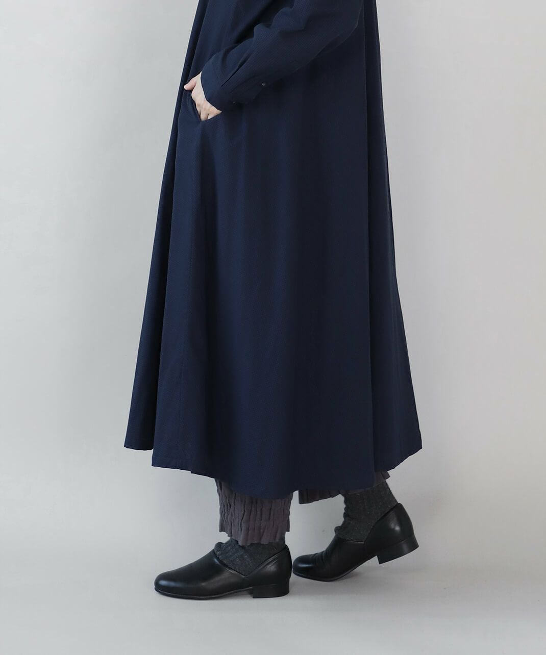 mumokutekiリネンミックスツイルの裾ギャザーパンツ | mumokuteki