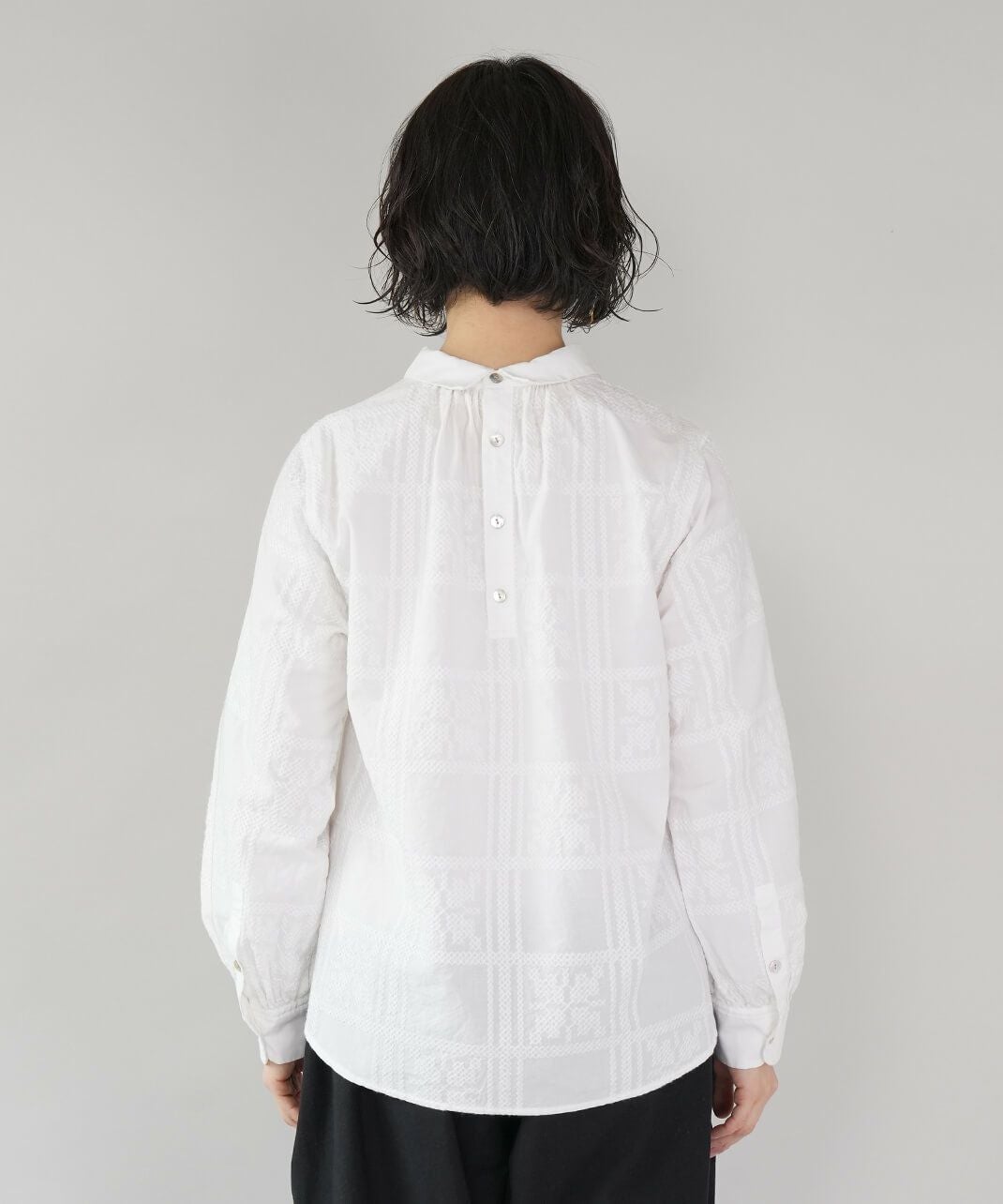 20%off】UNPLEリネンミックスタイルモチーフの刺繍ブラウス