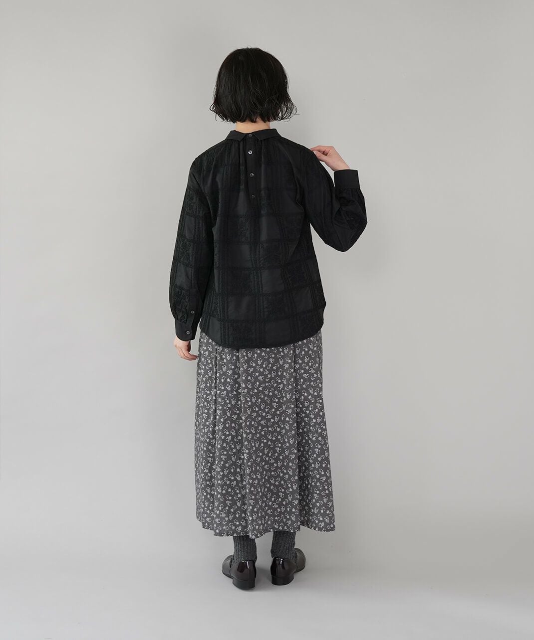 30%off】UNPLEリネンミックスタイルモチーフの刺繍ブラウス