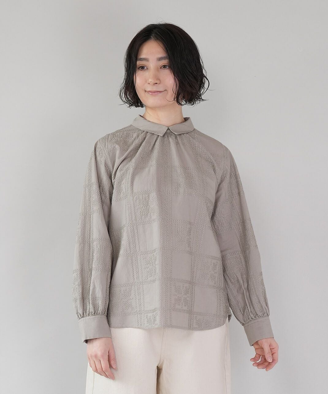 20%off】UNPLEリネンミックスタイルモチーフの刺繍ブラウス