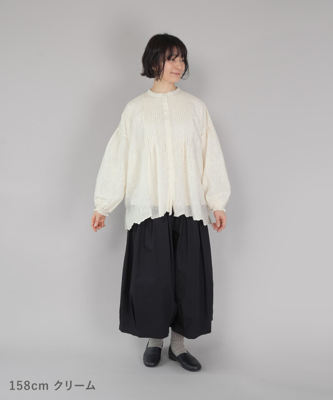 mumokutekiボタニカルレースのシャーリングブラウス | mumokuteki
