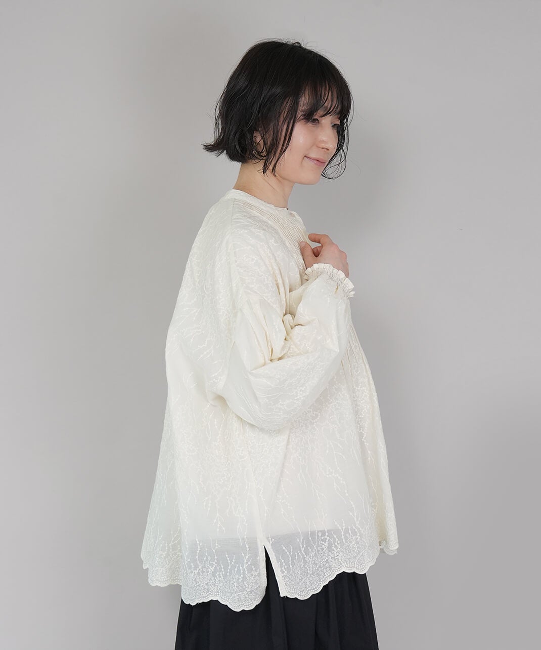 20%off】mumokutekiボタニカルレースのシャーリングブラウス