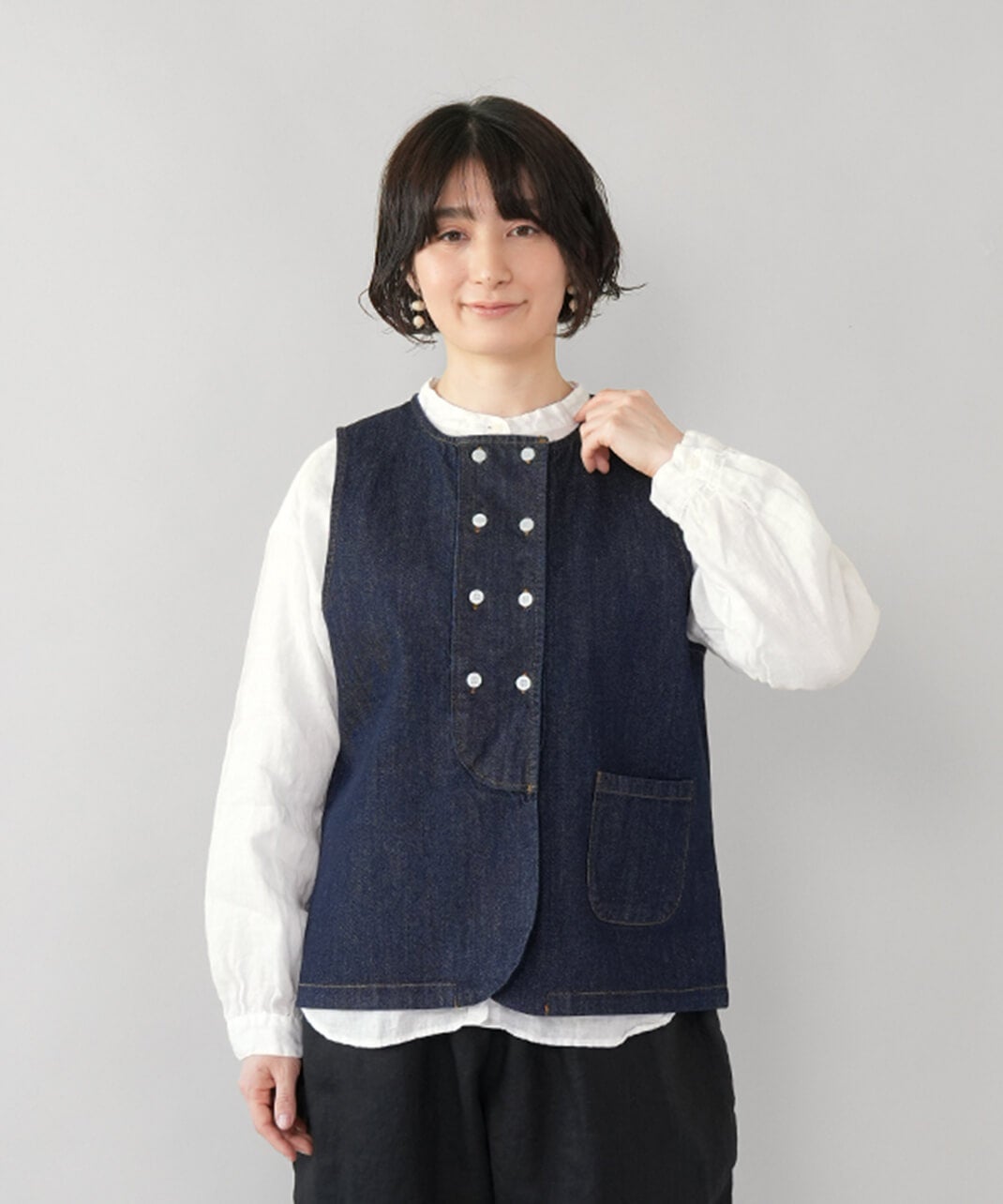 ダークデニム ボタン付きベスト 2025年クルーズ CHANEL シャネル ベスト ココボタン シンプル デニム