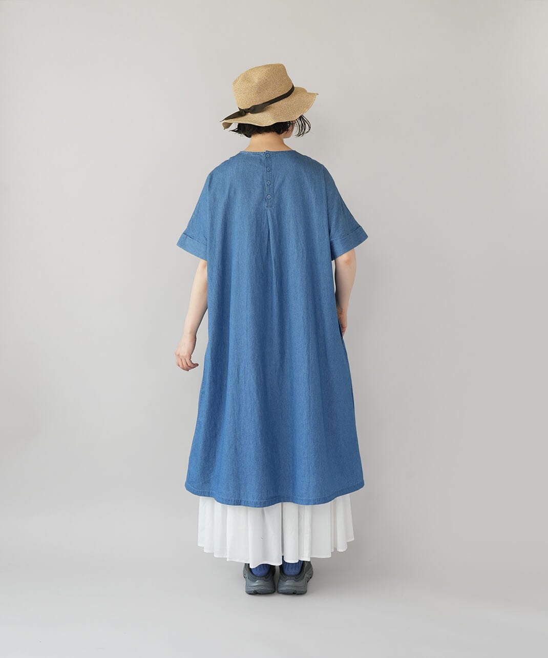 20%off】mumokutekiコットンデニムのスモッキングワンピース