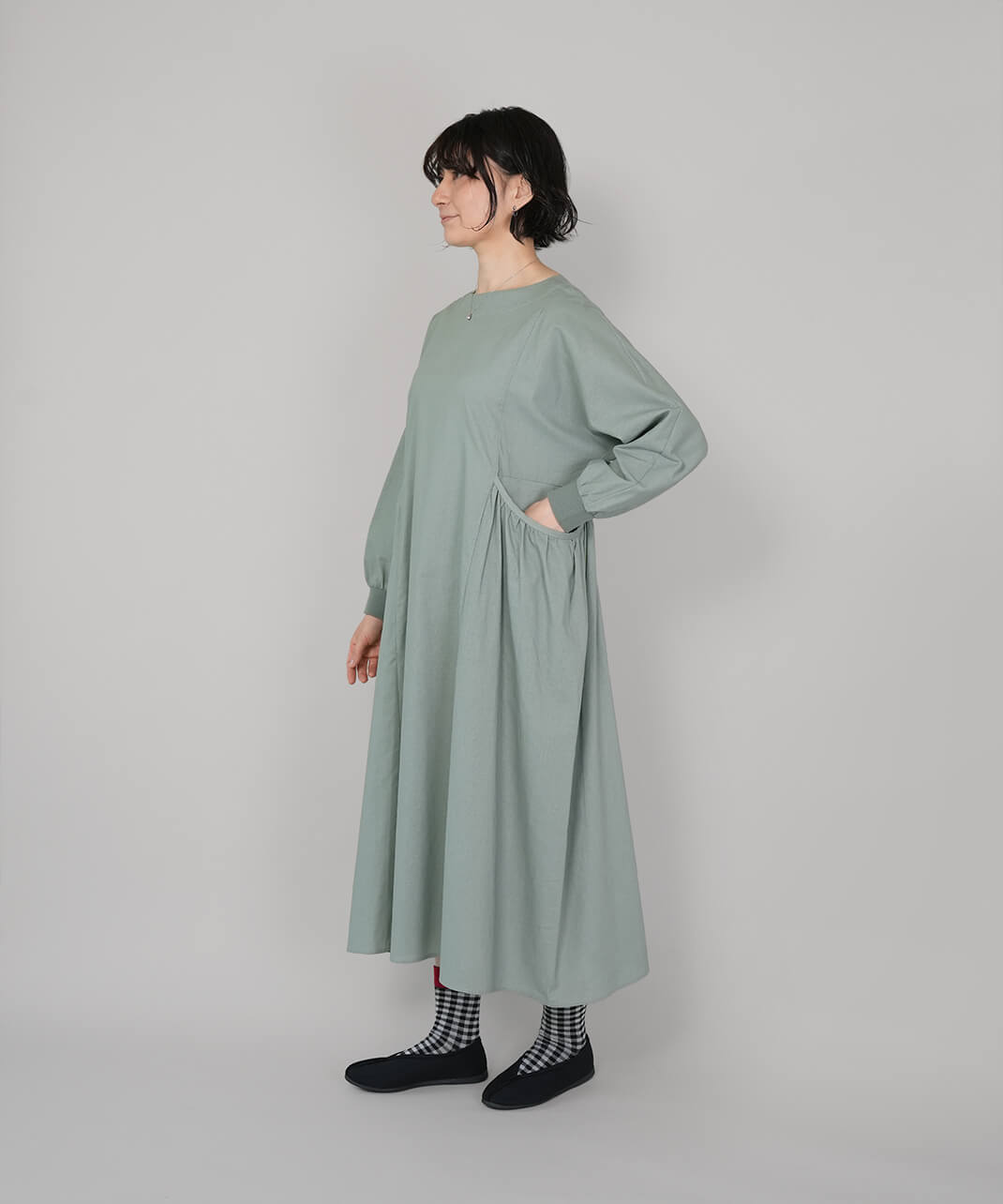 こむぎ mumokutekiコットンリネンのギャザーボリュームワンピース