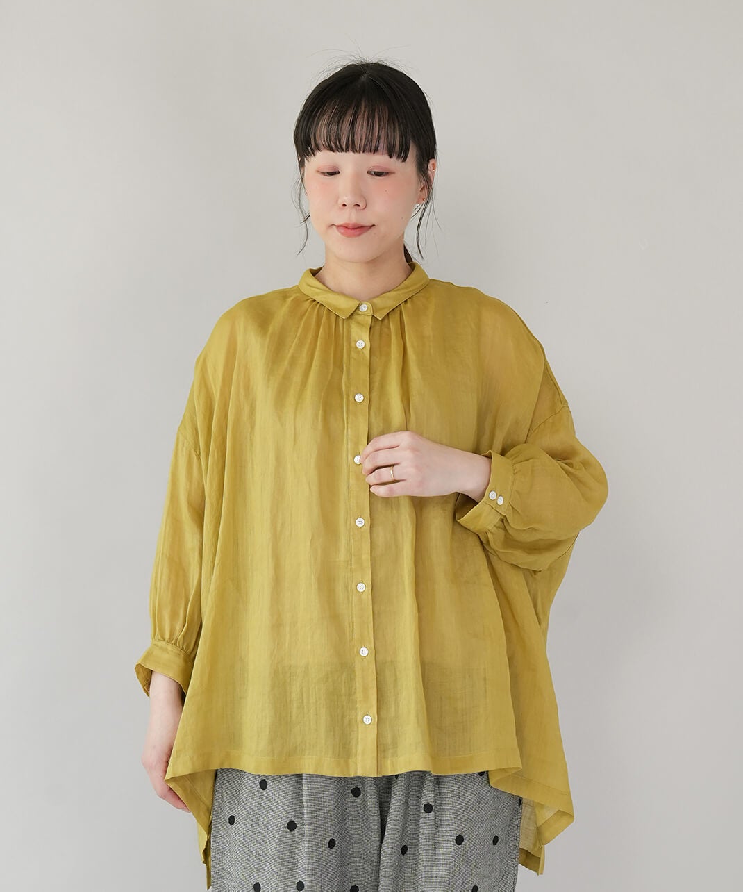 30%off】nachukaraシアーリネンのギャザーブラウス | mumokuteki