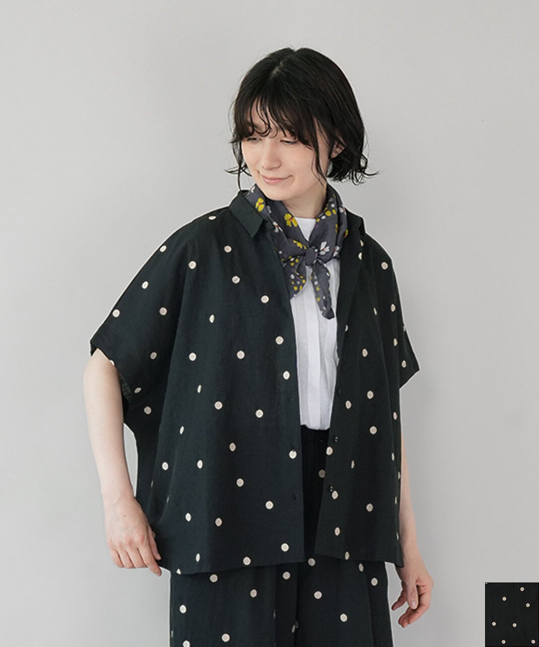 ドットリネンブラウス blue willowコットンリネンのドット刺繍ブラウス | mumokuteki