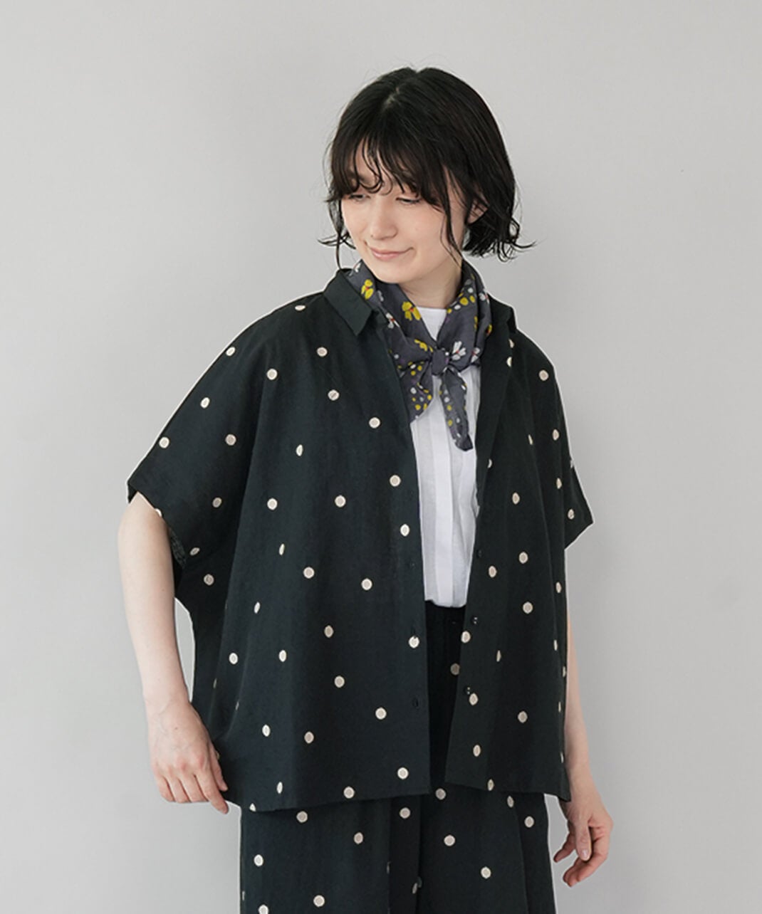 えーり！ blue willow など4点 blue willowコットンリネンのドット刺繍ブラウス | mumokuteki