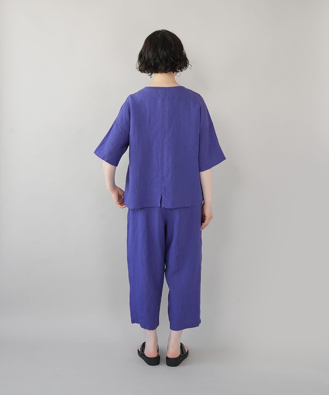 mumokutekiリネンのノーカラー半袖シャツ | mumokutekiオンラインストア