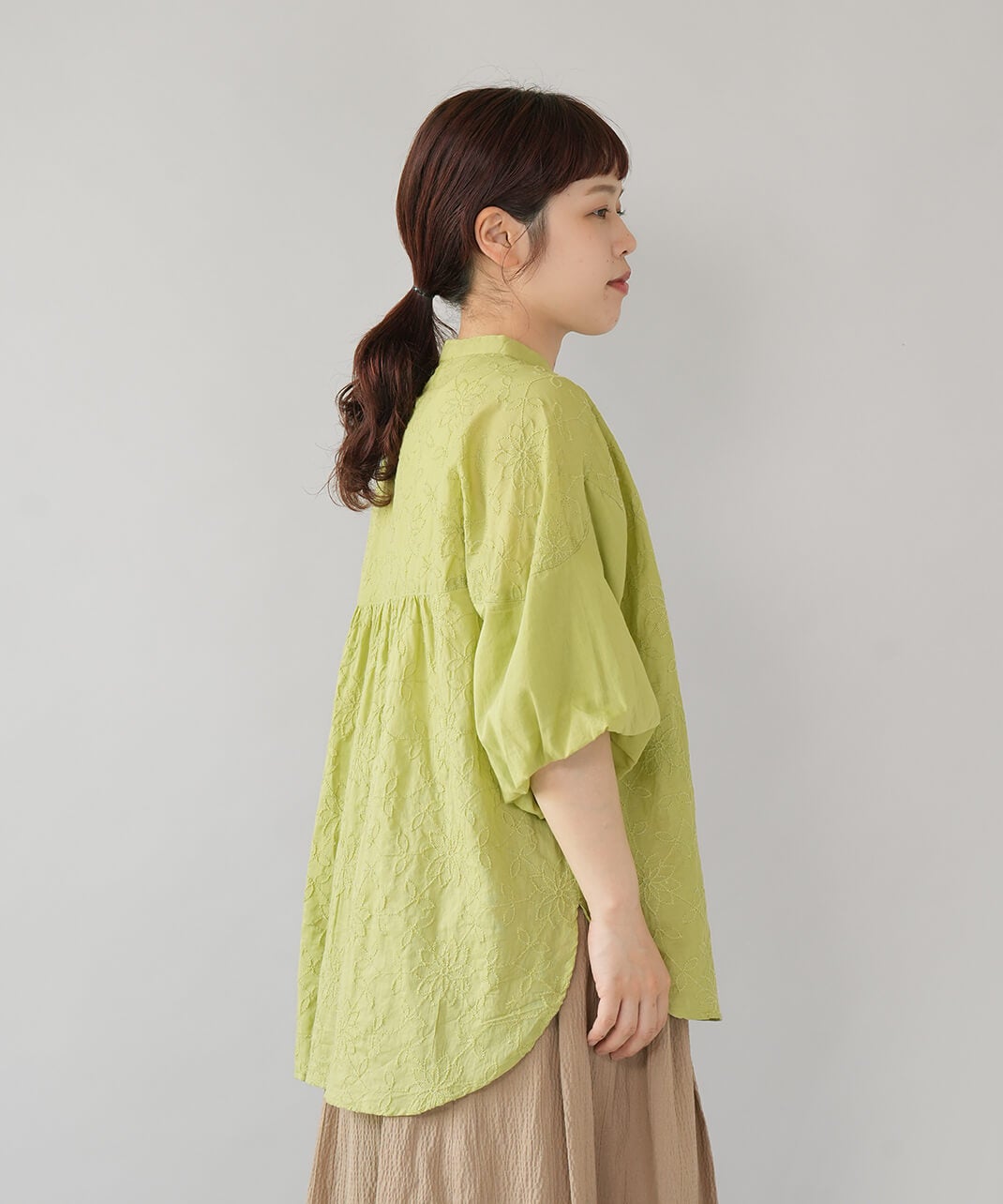 mumokuteki花柄刺繍のバルーン袖ブラウス | mumokutekiオンラインストア